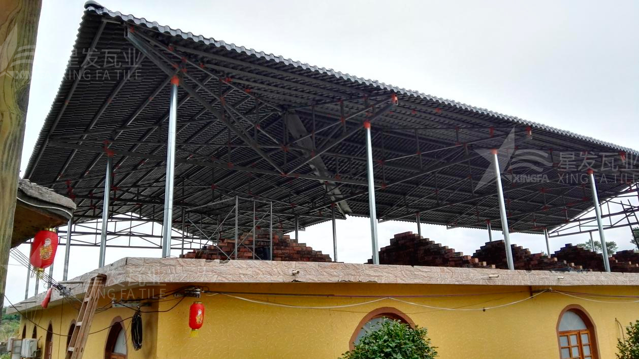 “钢结构+合成树脂瓦”屋面建筑体系已被普遍应用，促进行业发展