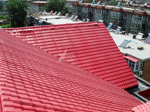 优质合成树脂瓦色彩鲜艳经久耐用，守护屋顶色彩的稳定之选